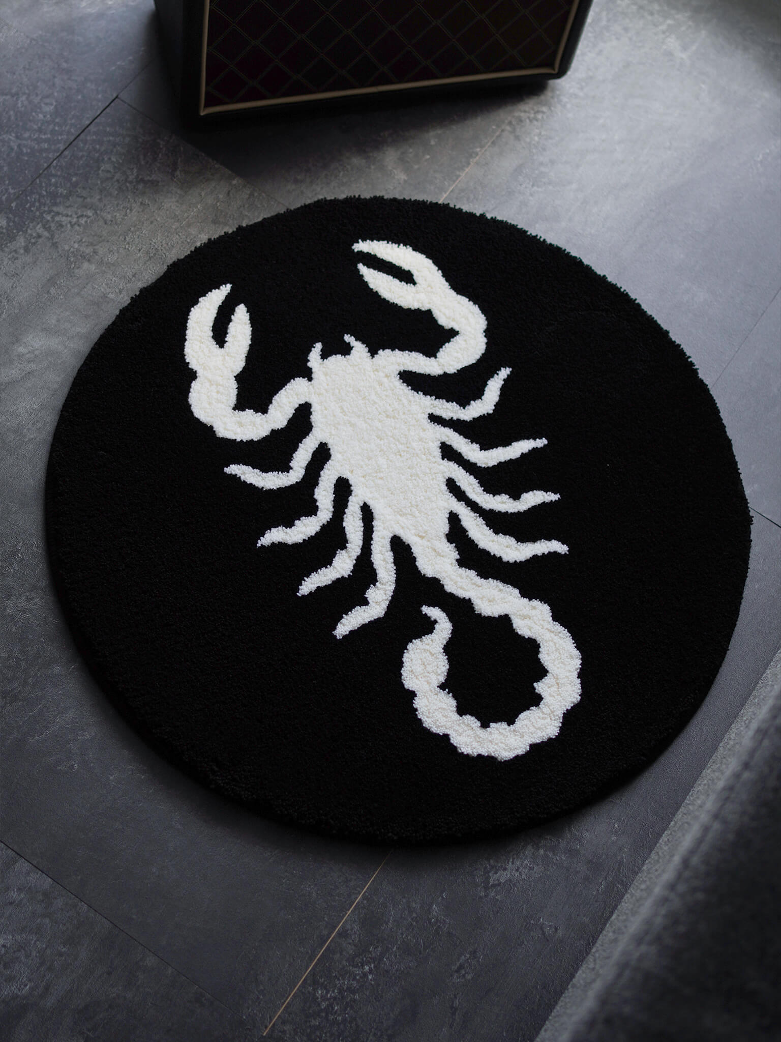 Scorpion Circle Rug