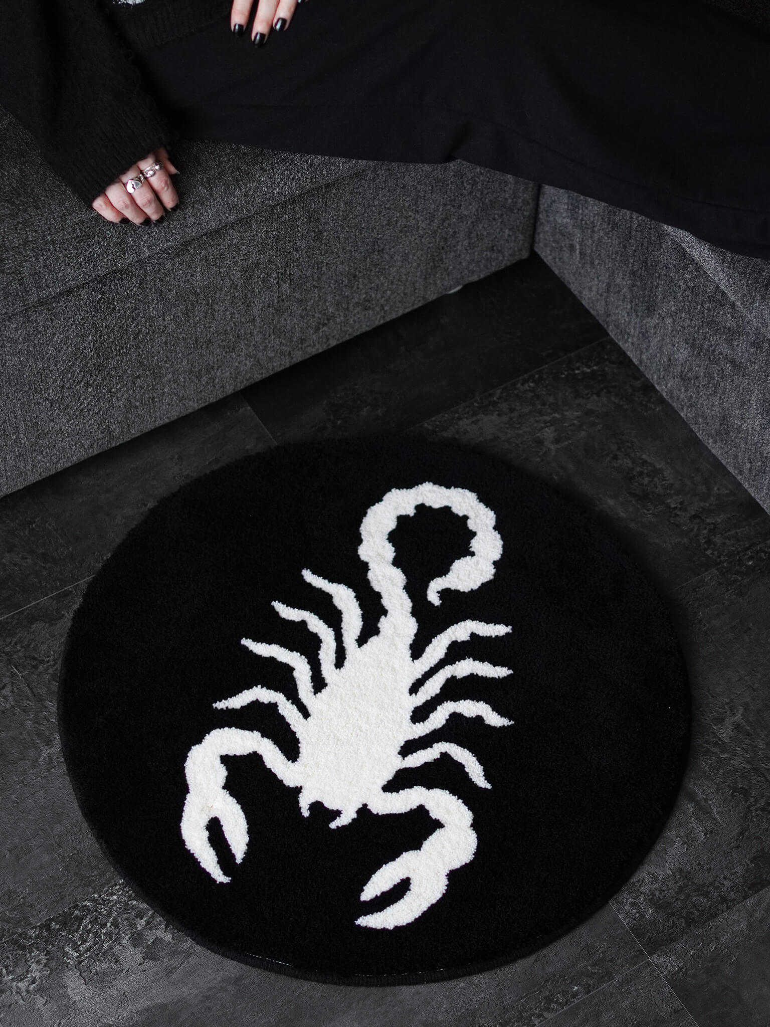 Scorpion Circle Rug